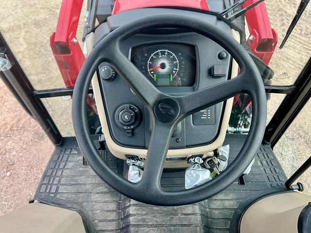 Image of Mahindra 2126 HST equipment image 3