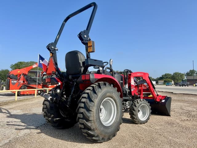 Image of Mahindra 2126 HST equipment image 2