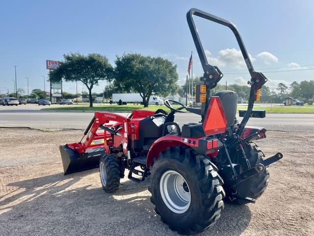 Image of Mahindra 2126 HST equipment image 3