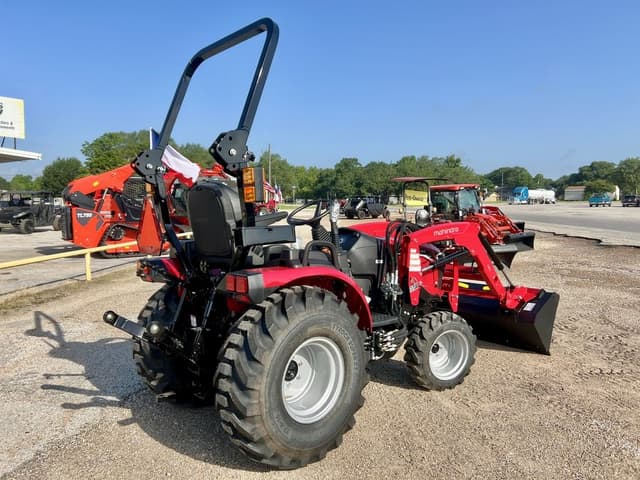 Image of Mahindra 2126 HST equipment image 2