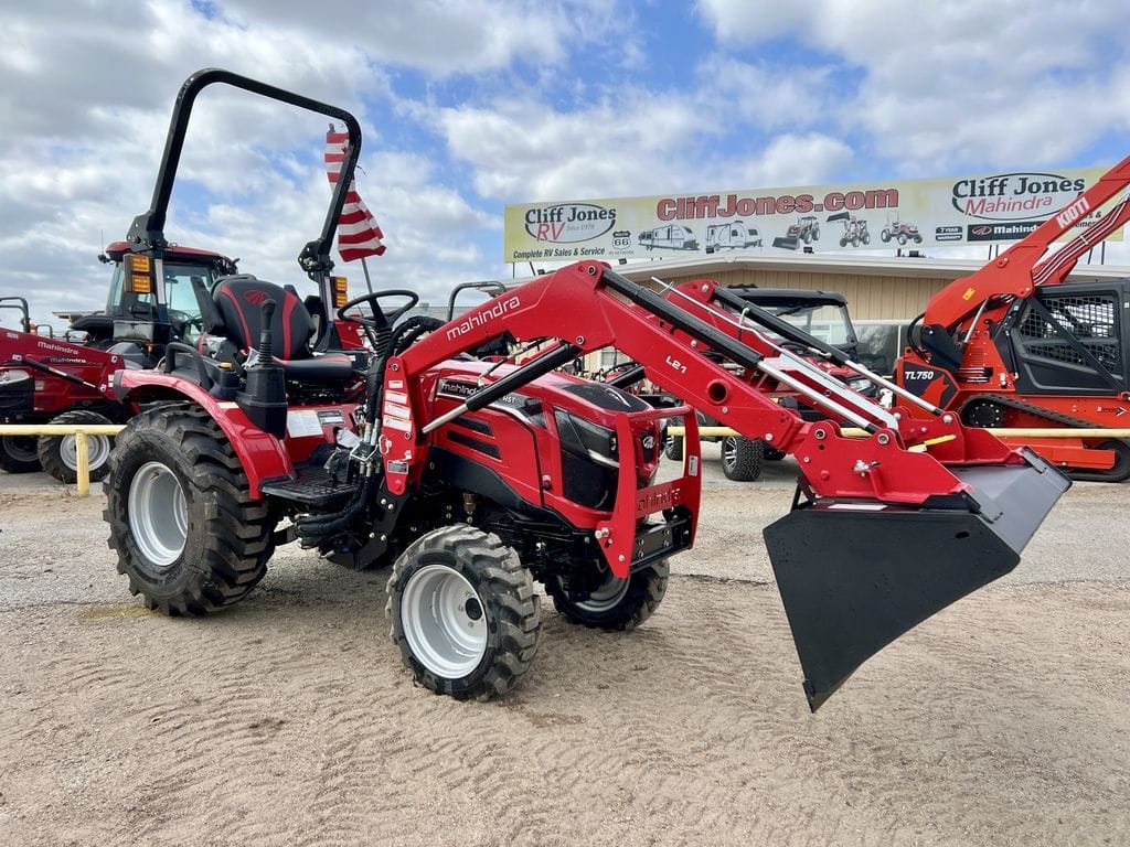 Main image Mahindra 2126 HST