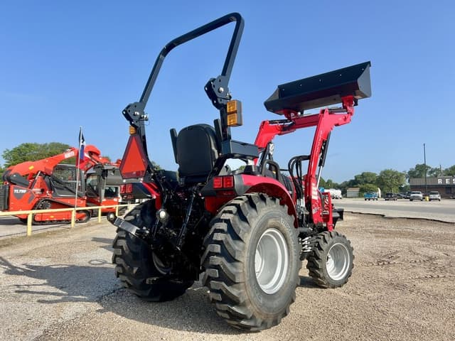 Image of Mahindra 2126 HST equipment image 2