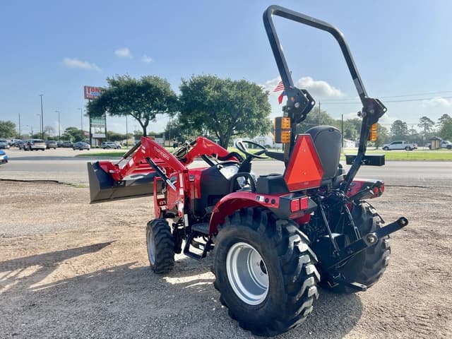 Image of Mahindra 2126 HST equipment image 3