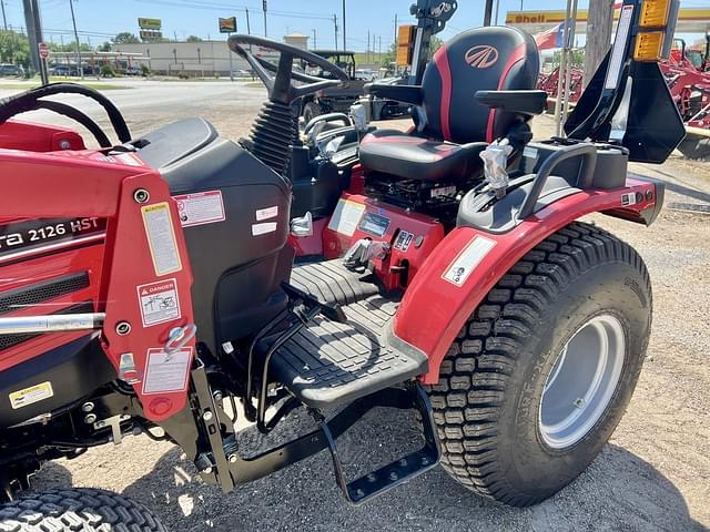Image of Mahindra 2126 HST equipment image 2