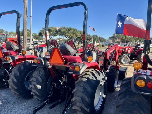 Image of Mahindra 2638HST equipment image 2