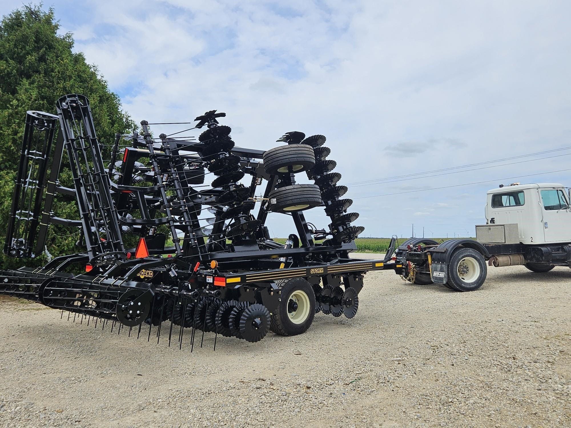 2025 Mandako Storm Equipment Image0