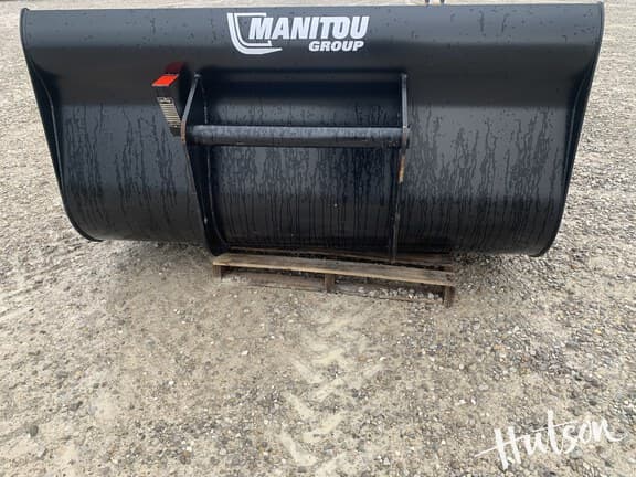 Image of Manitou Bucket equipment image 3