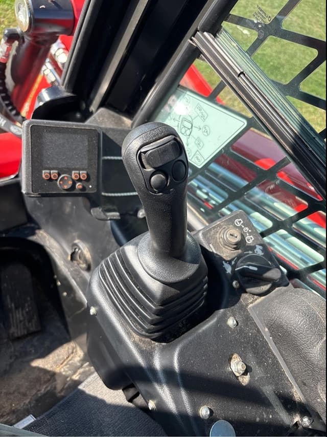 Image of Manitou 3200VT equipment image 4