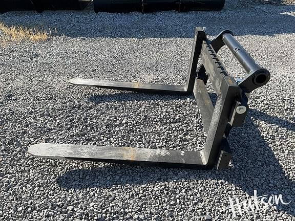Image of Manitou Pallet Forks equipment image 2