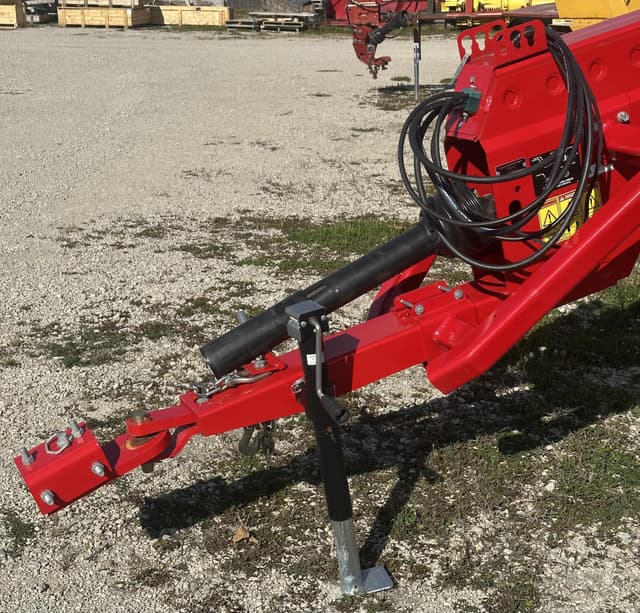 Image of Massey Ferguson 1373 equipment image 3