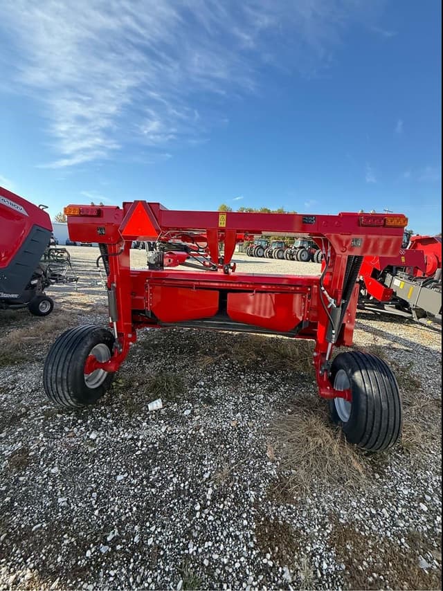 Image of Massey Ferguson 1373 equipment image 3