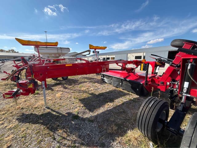 Image of Massey Ferguson 1376 equipment image 4