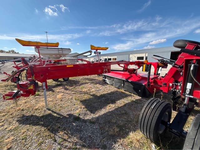 Image of Massey Ferguson 1376 equipment image 4
