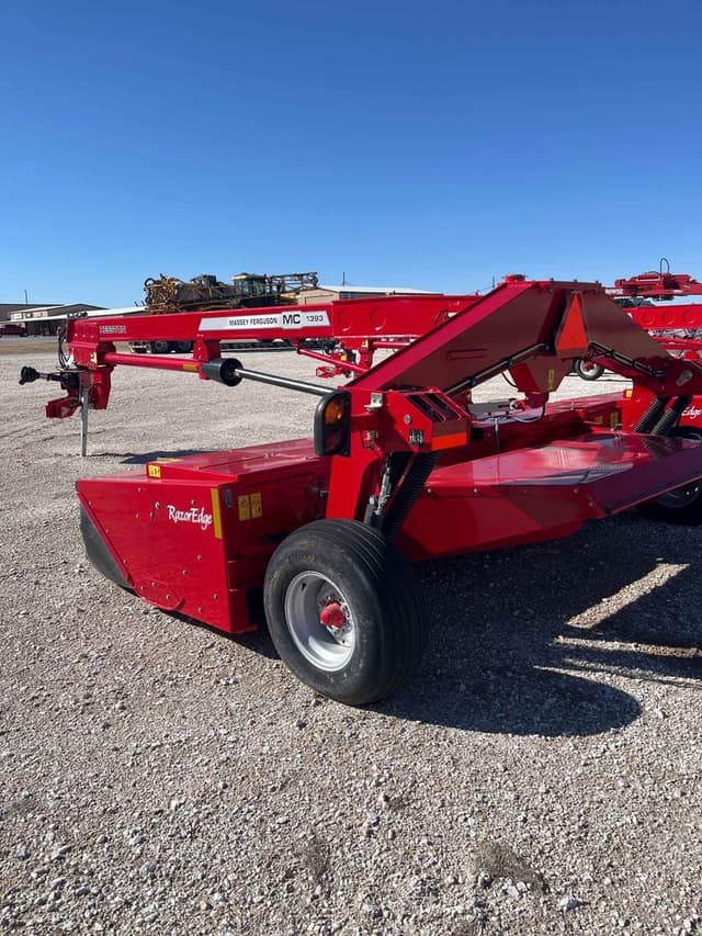 Image of Massey Ferguson 1393 equipment image 2
