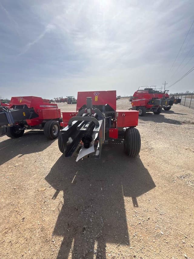 Image of Massey Ferguson 1840 equipment image 3