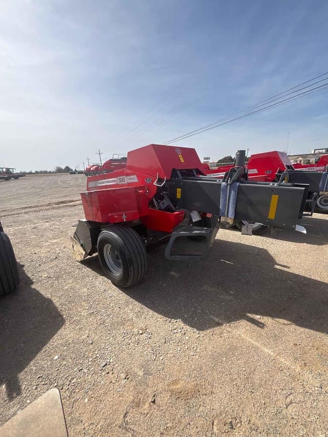 Image of Massey Ferguson 1840 equipment image 4