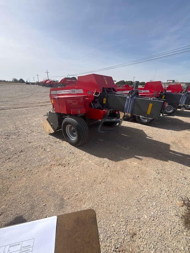 Image of Massey Ferguson 1840 equipment image 4