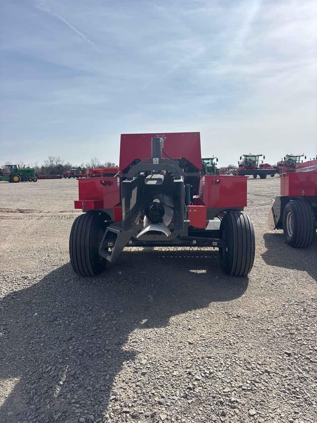 Image of Massey Ferguson 1840 equipment image 3