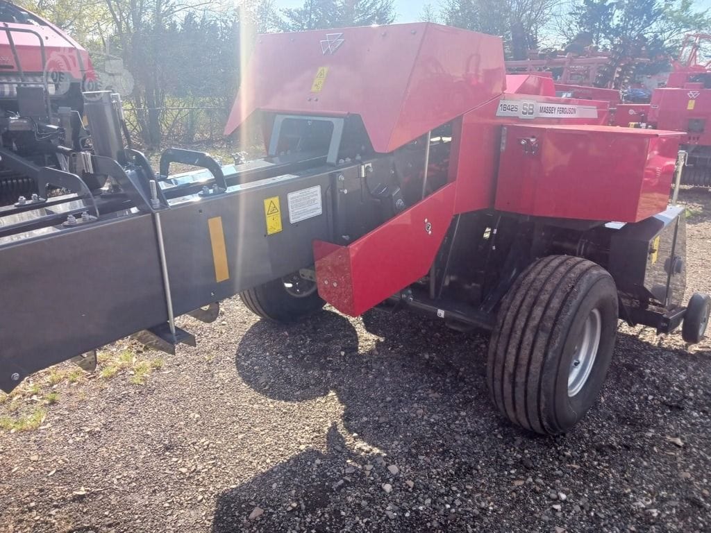 Main image Massey Ferguson 1842S