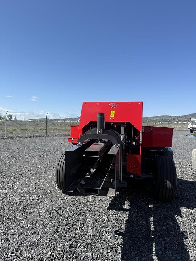 Image of Massey Ferguson 1842 equipment image 2