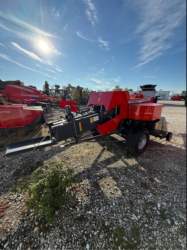 Image of Massey Ferguson 1842S equipment image 2