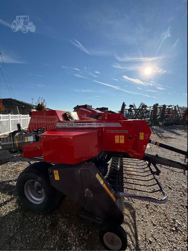 Image of Massey Ferguson 1842S equipment image 1