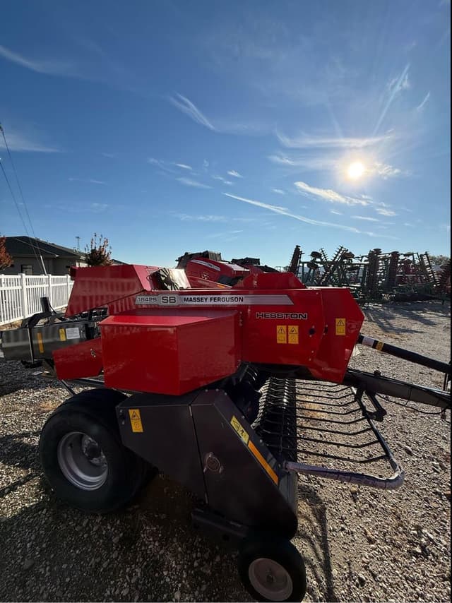 Image of Massey Ferguson 1842S equipment image 1
