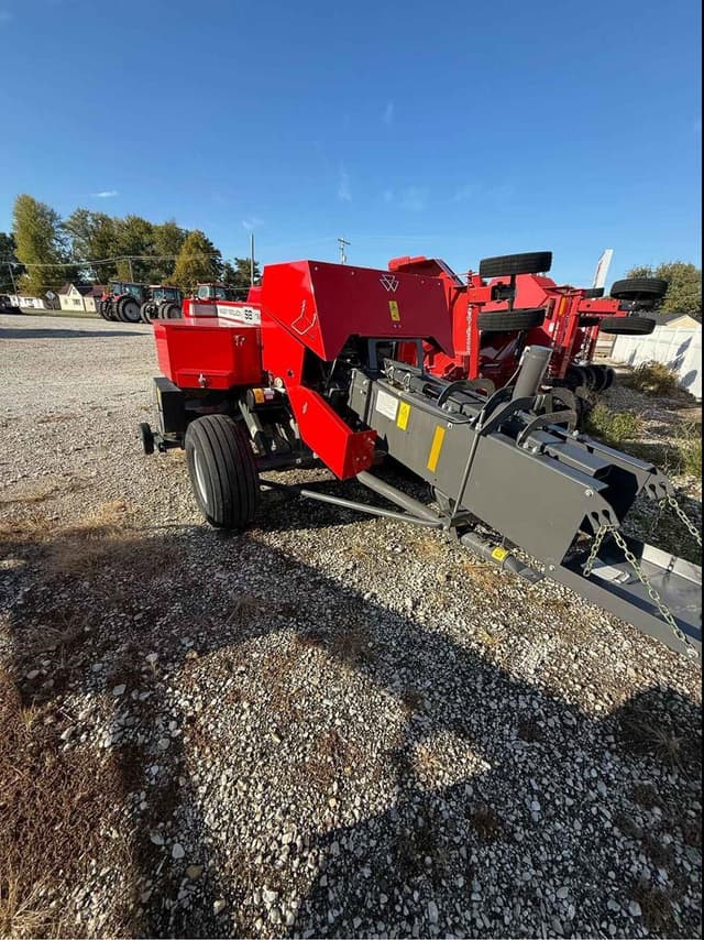 Image of Massey Ferguson 1842S equipment image 4
