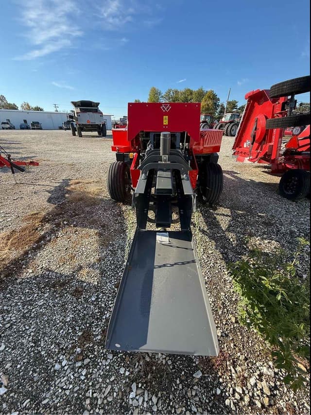 Image of Massey Ferguson 1842S equipment image 3