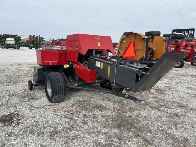 Image of Massey Ferguson 1842S equipment image 4