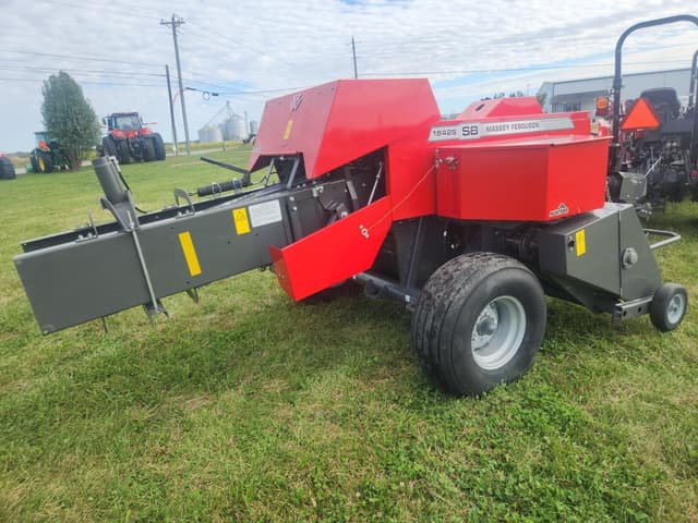 Image of Massey Ferguson 1842S equipment image 1