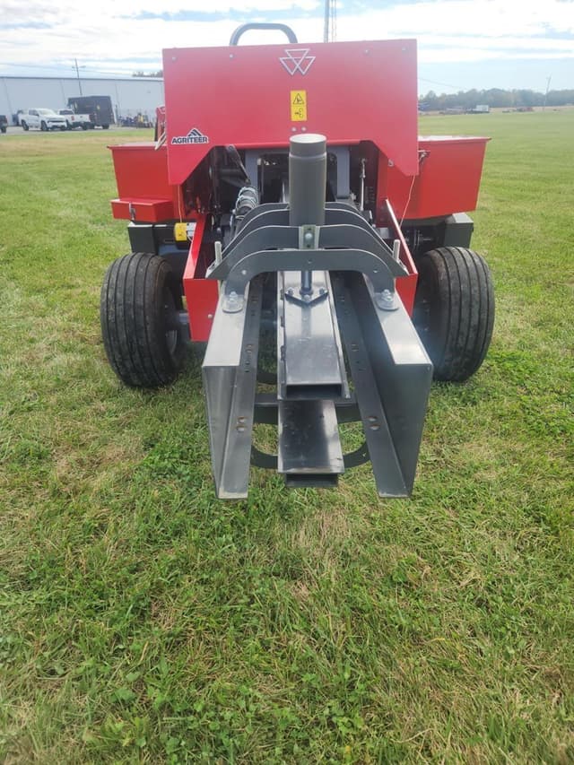 Image of Massey Ferguson 1842S equipment image 2