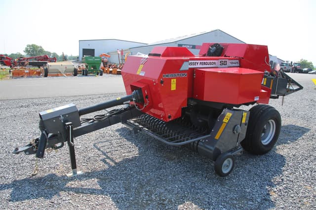 Image of Massey Ferguson 1842S equipment image 1