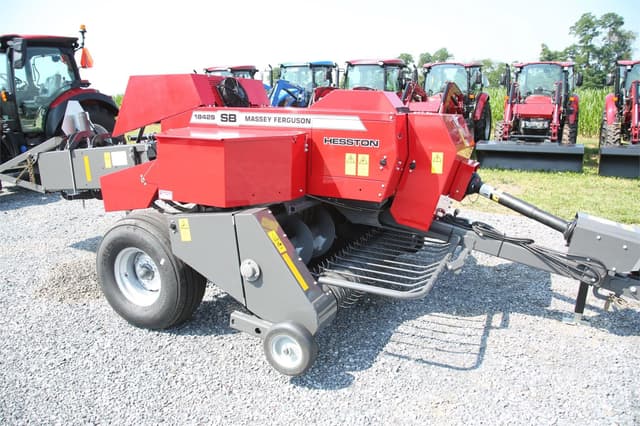 Image of Massey Ferguson 1842S equipment image 2