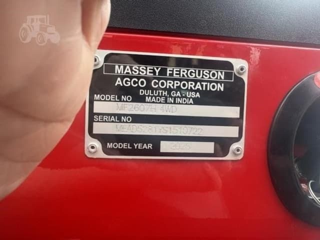 Image of Massey Ferguson 2607H equipment image 2
