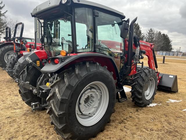 Image of Massey Ferguson 4707 equipment image 4