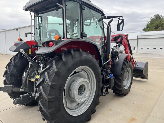 Image of Massey Ferguson 5M.105 equipment image 3
