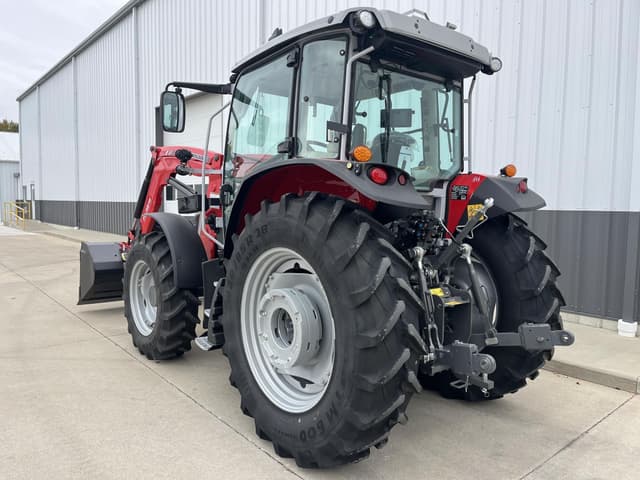 Image of Massey Ferguson 5M.105 equipment image 4