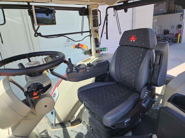 Image of Massey Ferguson 8740S equipment image 2