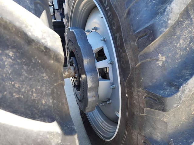 Image of Massey Ferguson 8740S equipment image 4