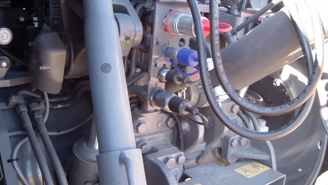 Image of Massey Ferguson 8S.305 equipment image 3