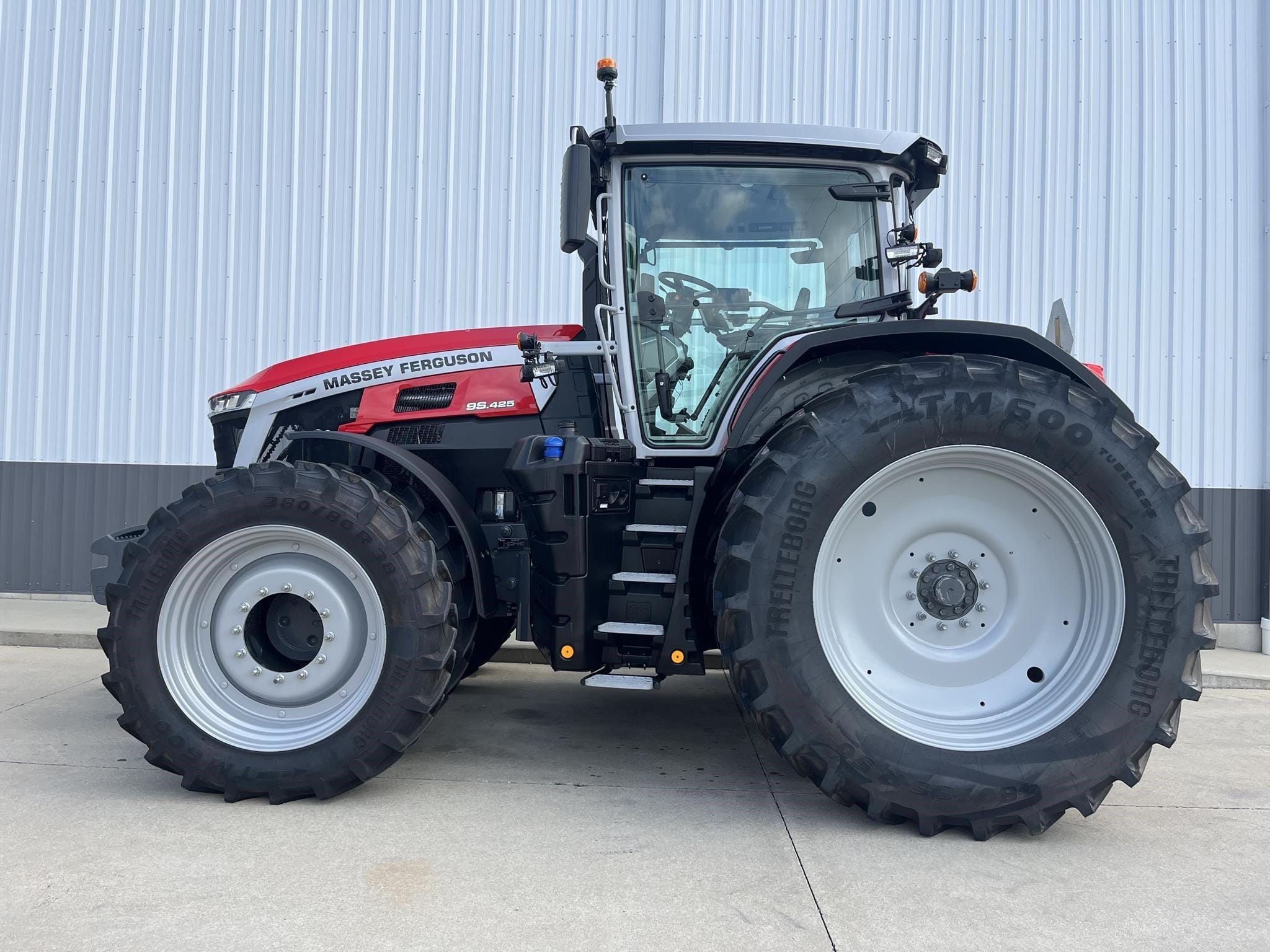 2025 Massey Ferguson 9S.425 Equipment Image0