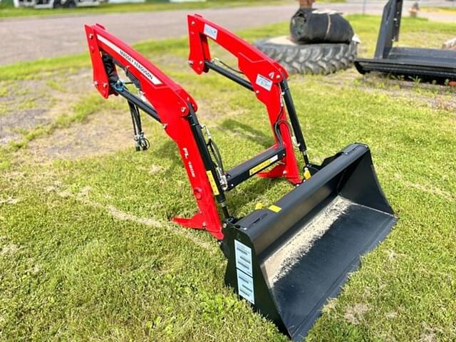 Image of Massey Ferguson FL1805 equipment image 1
