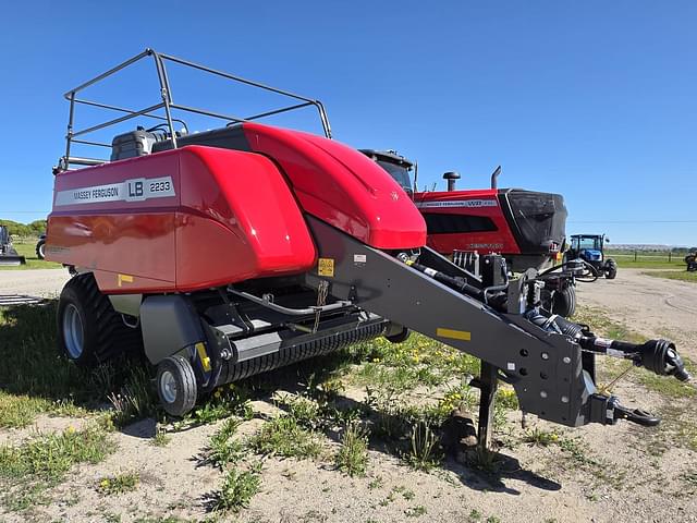 Image of Massey Ferguson LB2233 equipment image 3