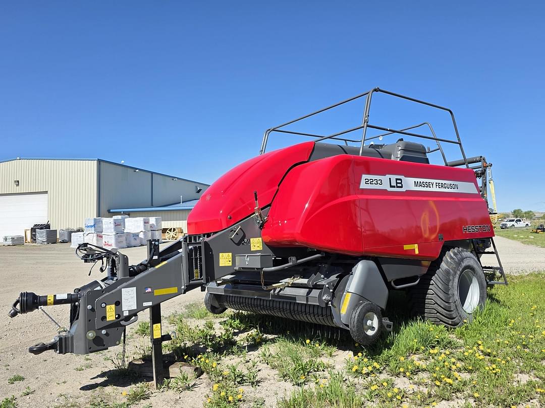 Image of Massey Ferguson LB2233 Primary image