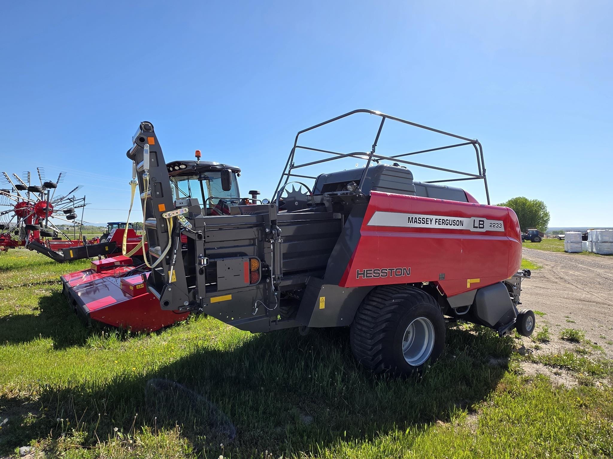 Main image Massey Ferguson LB2233