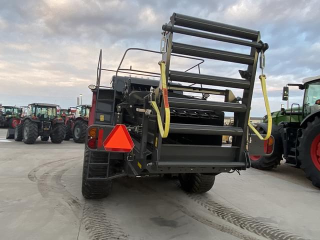 Image of Massey Ferguson LB2234XD equipment image 2
