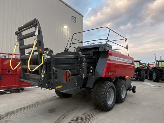 Image of Massey Ferguson LB2234XD equipment image 3