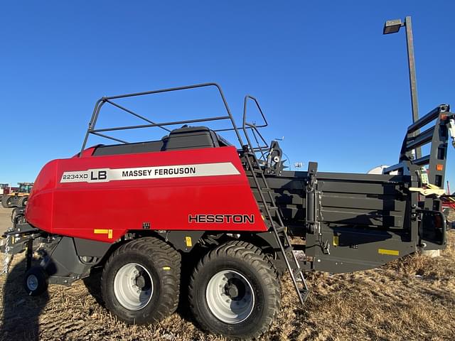 Image of Massey Ferguson LB2234XD equipment image 2