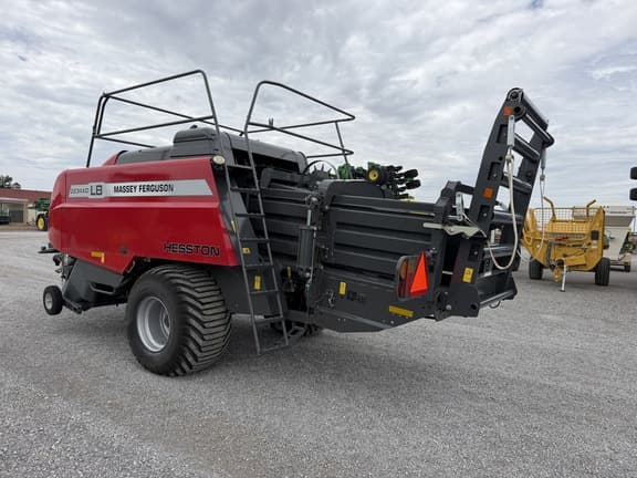 Image of Massey Ferguson LB2234XD equipment image 2
